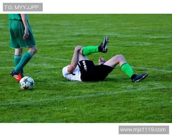 足球无奈:当梦想与现实交错时的无声叹息与坚持 足球无奈:当梦想与现实交错时的无声叹息与坚持